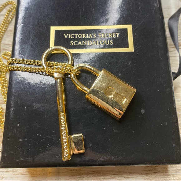 Victoria's Secret, Polished Gold Scandalous Lock & Key Necklace - Picture 4 of 5